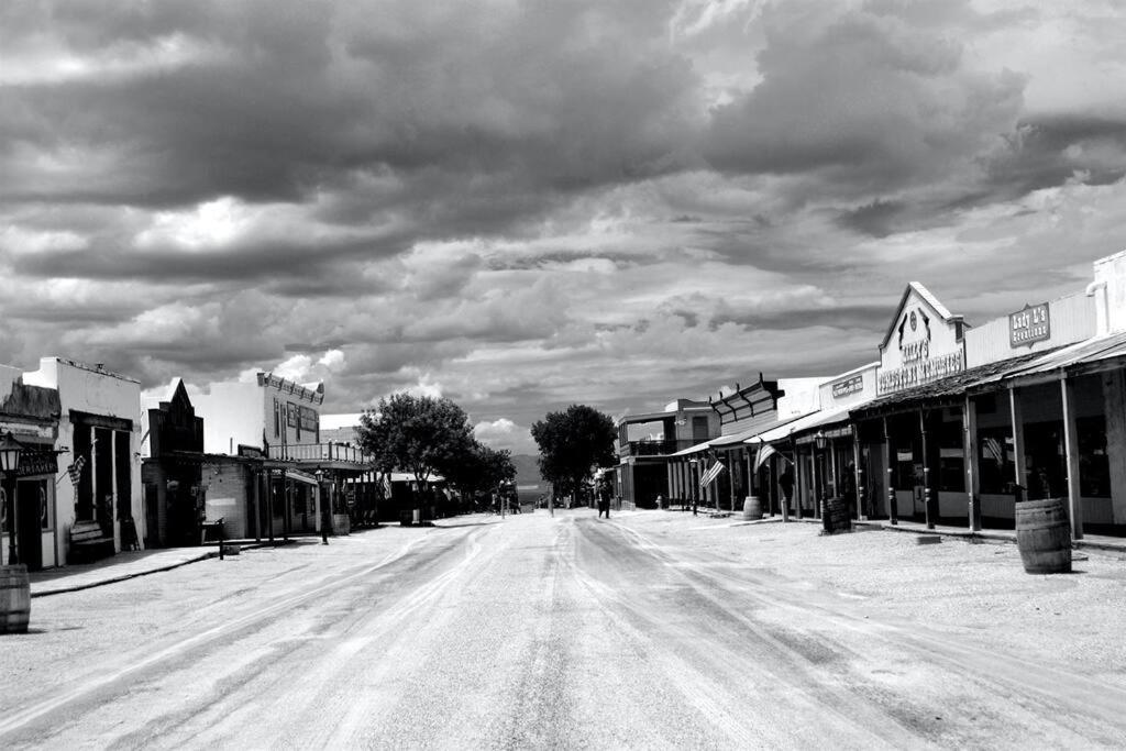 Silver Spur Homestead Luxury Glamping - The Cowboy トゥームストーン エクステリア 写真