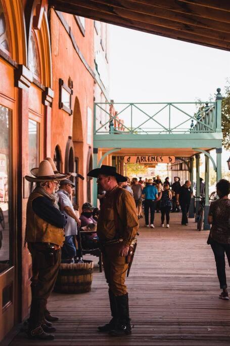 Silver Spur Homestead Luxury Glamping - The Cowboy トゥームストーン エクステリア 写真