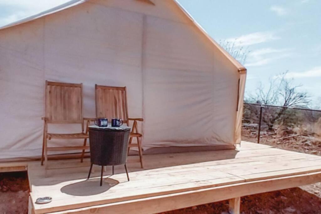 Silver Spur Homestead Luxury Glamping - The Cowboy トゥームストーン エクステリア 写真